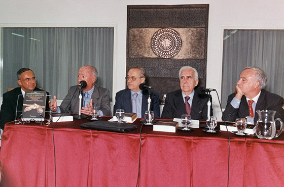 Emb. Carlos Piñeiro Iñíguez, Dr. Oscar Camilión, Emb. José R. Sanchis Muñoz, Emb. Carlos Ortiz de Rozas y Emb. Andrés Cisneros