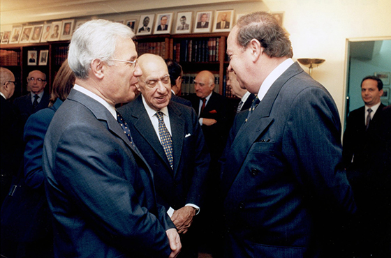 Ministro Paskal Milo, Dr. Juan R. Aguirre Lanari y Embajador de Turquía en la Argentina D. Erhan Yigutbasioglu, detrás a la derecha el Embajador de Albania en la Argentina D. Rezar Bregu
