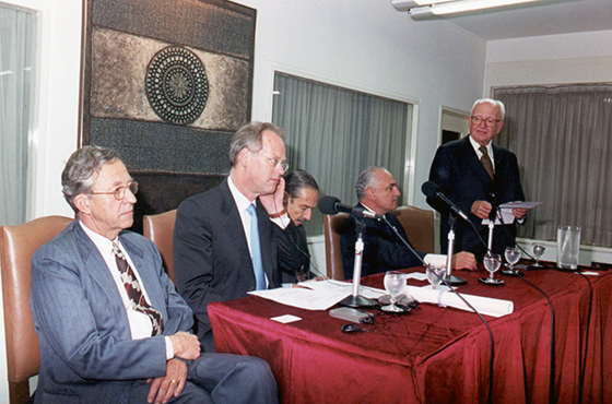 Emb. Hans-Ulrich Spohn, D. Rudolf Scharping, Dr. Jorge A. Aja Espil, Dr. Horacio Jaunarena y Emb. Roberto E. Guyer