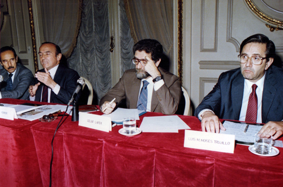 Dr. Jorge A. Aja Espil, Dr. Aldo Ferrer, Dr. Celso Lafer y Dr. Luis M. Moisés Trujillo