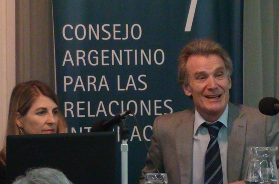 Embajadores Patricia Holmes y Darryl Dunn