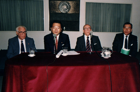 Emb. Ernesto de La Guardia, D. Shozo Azuma y Emb. Carlos Manuel Muñiz
