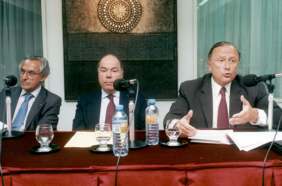 15 de noviembre, Presentación del libro Balance Militar de América del Sur. Rosendo M. Fraga, Emb. Mauro Vieira y General de Brigada (R) Daniel M. Reimundes