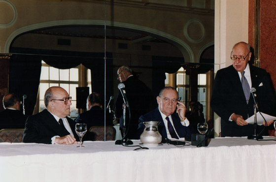Emb. Carlos Manuel Muñiz, D. Raymond Barre y Dr. Juan R. Aguirre Lanari