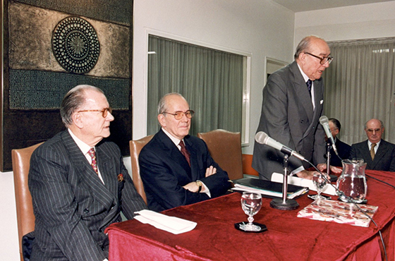 Dr. Carlos Conrado Helbling, D. Michel Camdessus y Emb. Carlos Manuel Muñiz