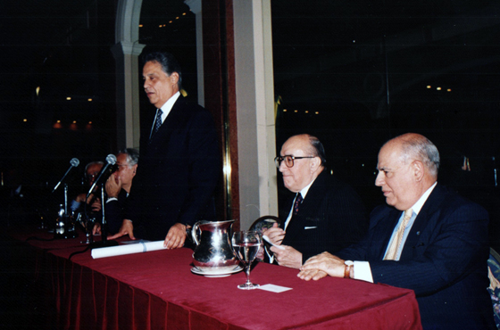 2 de noviembre de 1994, Disertación a cargo del Presidente electo del Brasil, Fernando Henrique Cardoso. D. Fernando Henrique Cardoso, Emb. Carlos Manuel Muñiz y Marcos Castrioto de Azambuja -Embajador del Brasil-