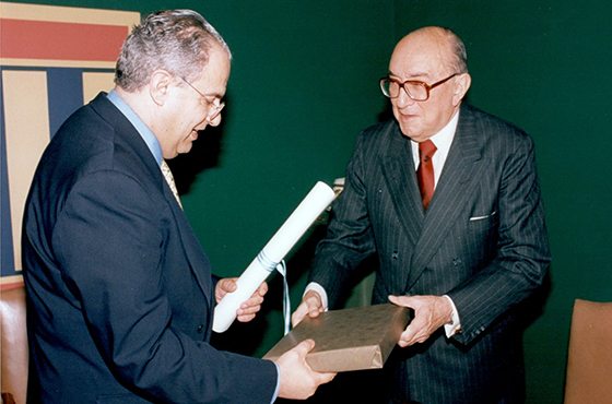 Ministro Yiannakis Kasoulides y Emb. Carlos Manuel Muñiz
