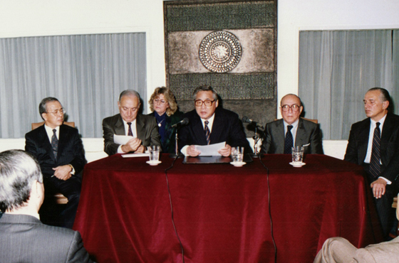 Hayson Kim -Embajador de Corea-, Antonio Salonia, D. Won-Shik Chung, Carlos Manuel Muñiz y Emb. Arturo Ossorio Arana