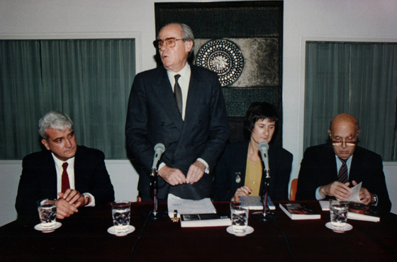 Sr. Mario del Carril, Dr. Eduardo A. Roca, Sra. Ana Barón y Emb. Albino Gómez