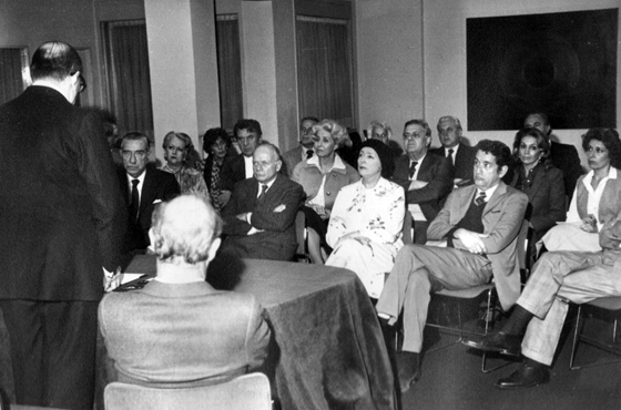 30 de junio de 1981, Constitución del Comité Proyección Externa de la Cultura Argentina, Dr. Mario Amadeo, Sra. de Ginastera, Sra. de Herrera Vegas, Sr. Kosiche, Emb. Real, Sr. Duilio Marzio, Sra. Jeannette Arata de Erize, Sra. China Zorrilla, Sr. Libero Badii, Sr. H. Olivera, Dr. Rafael Squirru, Sra. Magdalena Ruiz Guiñazú