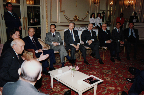 28 de agosto de 1993, Visita del Presidente de Sudáfrica, Frederik Willem de Klerk. Dr. Jorge A. Aja Espil, Emb. Hugo Boatti Osorio, Emb. Rogelio Pfirter, Dr. Angel Centeno, Emb. Oscar Fernández y Min. Luis D. Mendiola