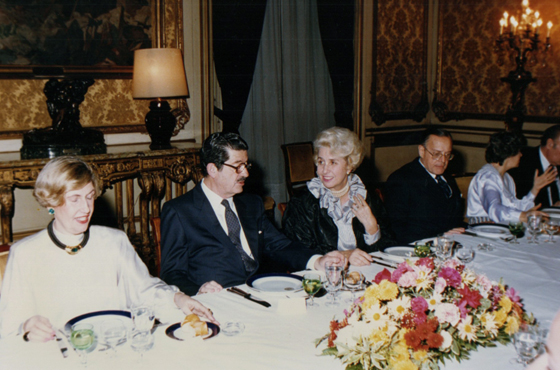 Sra. Amalia Vernengo de Aguirre Lanari, D. Jaime de Piniés, Sra. Jeannette Arata de Erize, Dr. Alberto Rodríguez Galán, Sra. María Kabarmusis de Wehbe y Dr. Mario Amoro Copello
