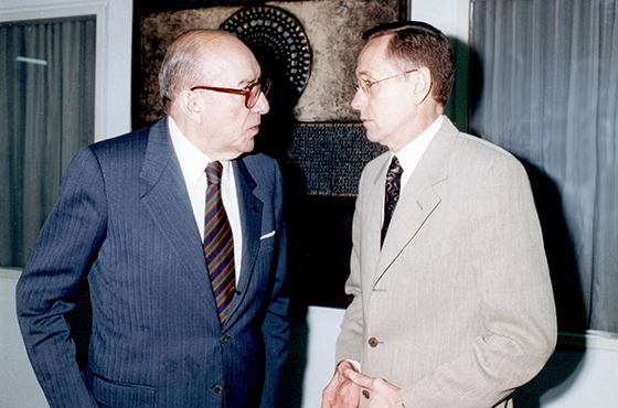 CARI, 6 de diciembre de 1999, almuerzo con motivo de la despedida de sus funciones del Ministro de Relaciones Exteriores, Comercio Internacional y Culto, Guido Di Tella. Emb. Carlos Manuel Muñiz y Dr. Adalberto Rodríguez Giavarini