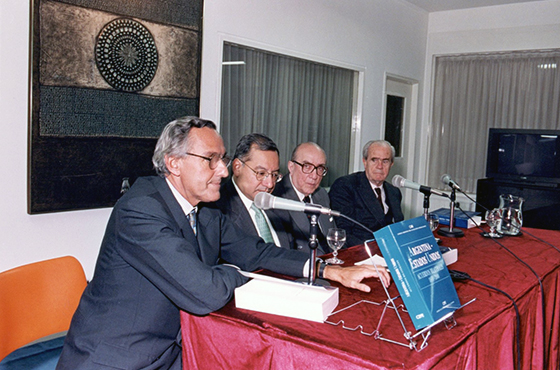 Dr. Rosendo M. Fraga, Encargado de Negocios de los Estados Unidos de América en la Argentina D. Manuel Rocha, Emb. Carlos Manuel Muñiz y Dr. Eduardo A. Roca