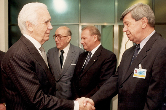 Emb. Carlos Ortiz de Rozas, Emb. Carlos Manuel Muñiz, D. Rudolf Schuster y Ministro de Relaciones Exteriores de la República Eslovaca D. Eduard Kukan