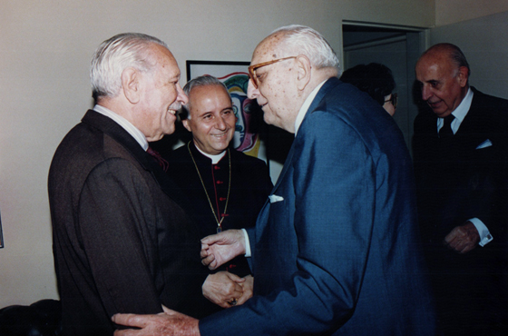 19 de noviembre de 1987, Conmemoración del 70º Aniversario del nacimiento de Indira Gandhi. Sen. Adolfo Gass, Nuncio Apostólico Ubaldo Calabresi, Dr. Arturo Frondizi y Dr. Fernando Isidro