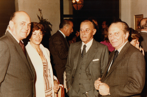 29 de marzo, Teatro El Taller de Garibaldi. Harry Schlaudeman -Embajador de los Estados Unidos-, Sra. de Cordini, Gral. Juan Carlos Cordini y Carlos F. Duarte Gonçalves da Rocha -Embajador del Brasil-