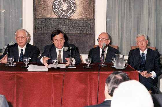 Ministro Guido Di Tella, D. Antonio Manuel de Oliveira Guterres, Emb. Carlos Manuel Muñiz y Joaquim Rafael Caimoto Duarte -Embajador de Portugal-