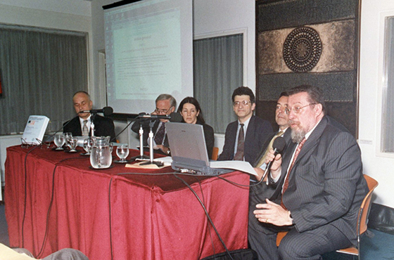 Dr. Carlos A. Rodríguez, Dr. Andrés A. Cisneros, Da. Leonor Machinandiarena de Devoto, Dr. Francisco Corigliano, Dr. Felipe A. M. de la Balze y Dr. Carlos Escudé