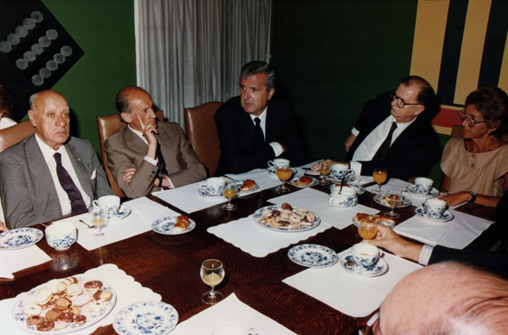 7 de enero de 1993, Visita del Secretario de Estado para Asuntos Exteriores y del Commonwealth, Gran Bretaña, Douglas Hurd. Sen. Juan R. Aguirre Lanari, Emb. Mario Cámpora, Dr. Félix Peña, Dr. Carlos C. Helbling y Dra. Hortensia Gutiérrez Posse