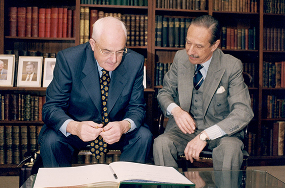 Ministro Ned O'Keeffe y Dr. Jorge A. Aja Espil
