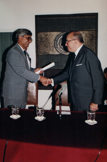 Min. Salman Khursheed y Emb. Carlos Manuel Muñiz
