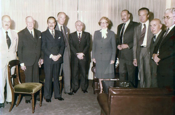 Gral. de División Osiris G. Villegas, Emb. Manuel Malbrán, Emb. Jorge A. Aja Espil, Dr. José Manuel Saravia, Dr. Marco Aurelio Risolía, Dra. Margarita Argúas, Ministro Marcelo Gabastou, Embajador de Suecia D. Lars Karlström, Dr. Jorge Wehbe y Embajador de Polonia D. Czeslaw Limont