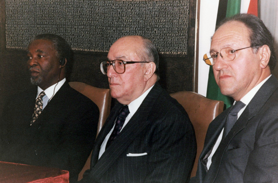 D. Thabo Mvuyelwa Mbeki, Emb. Carlos Manuel Muñiz y Pedro Herrera -Embajador argentino en Sudáfrica-