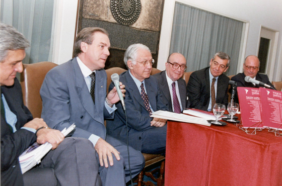 Jorge Castro, Juan Raúl Ferreira Sienra -Embajador de Uruguay-, Guido Di Tella, Carlos Manuel Muñiz, José Octavio Bordón y Luiz Felipe de Seixas Corrêa -Embajador de Brasil-