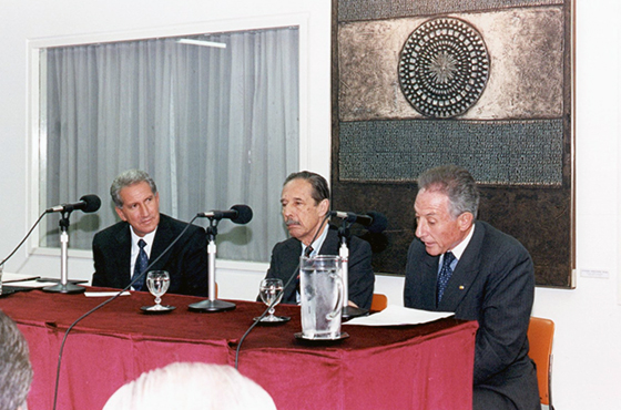 D. Arturo Montiel Rojas, Dr. Jorge A. Aja Espil y Emb. Jorge Hugo Herrera Vegas