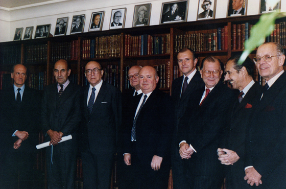 Emb. Mario Cámpora, Almirante Enrique Emilio Molina Pico, Emb. Carlos Manuel Muñiz, Emb. Roberto E. Guyer, Vicealmirante Alfredo Jung, Almirante Horacio Reiser, Dr. Carlos Conrado Helbling, Dr. Jorge A. Aja Espil y Dr. Alberto Rodríguez Galán