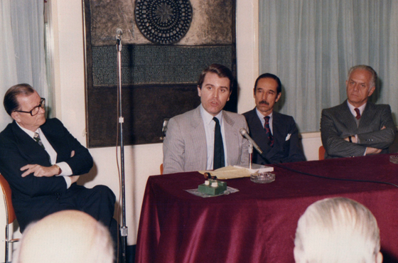 Dr. Carlos Conrado Helbling, Prof. Thierry de Montbrial, Dr. Jorge A. Aja Espil y Jean Dominique Paolini -Embajador de Francia-
