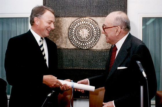 D. Philip Bruce Goff y Emb. Carlos Manuel Muñiz