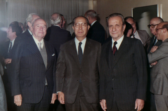 Dr. Raúl Prebisch, D. Saburo Okita y Dr. Manuel Arauz Castex