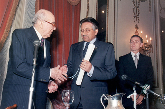 Emb. Carlos Manuel Muñiz, D. Pervez Musharraf y Dr. Adalberto Rodríguez Giavarini