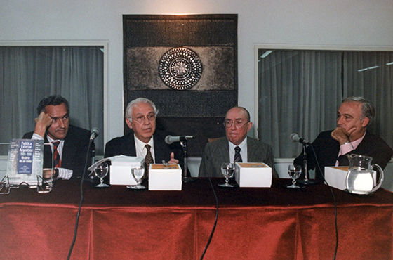 Rosendo M. Fraga, Guido Di Tella, Carlos Manuel Muñiz y Andrés Cisneros