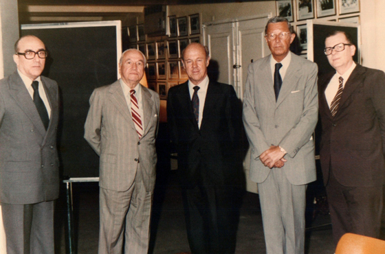 Emb. Carlos Manuel Muñiz, D. Raúl Prebisch, Dr. Nicanor Costa Méndez, Dr. Arnaldo T. Musich y Dr. Carlos Conrado Helbling