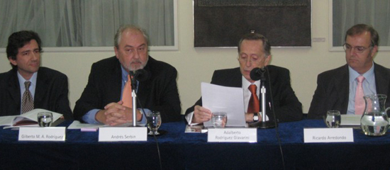 Gilberto M. A. Rodrigues, Andrés Serbin, Adalberto Rodríguez Giavarini y Ricardo Arredondo
