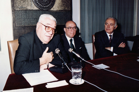S. E. Rvma. Cardenal Antonio Quarracino, Emb. Carlos Manuel Muñiz y Antonio F. Salonia -Ministro de Educación de la Nación-