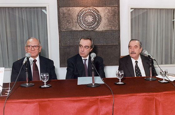 Helio Jaguaribe, Carlos Pérez Llana y Raúl R. Alfonsín