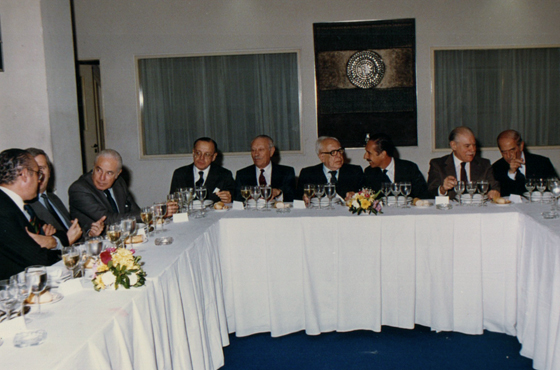Dr. Reinaldo Vanossi, Dr. Félix Peña, Dr. José A. Allende, Dr. Alberto Rodríguez Galán, Sen Adolfo Gass, D. Luis Alberto Sánchez, Dr. Jorge A. Aja Espil, Sen. Juan Trilla y Dr. Máximo Etchecopar