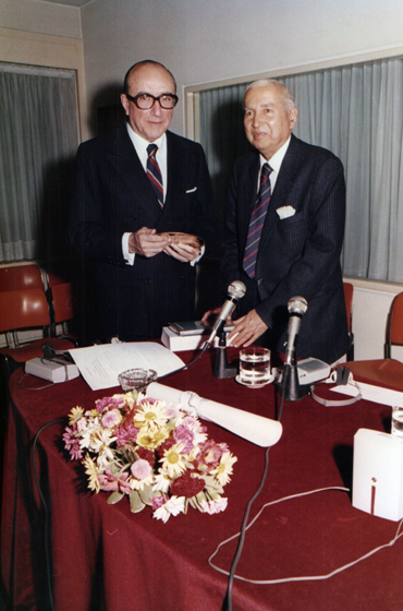 Emb. Carlos Manuel Muñiz y Dr. Nagendra Singh