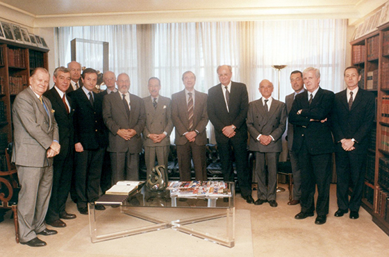Dr. Carlos Conrado Helbling, Dr. José Octavio Bordón, Dr. Roberto T. Alemann, Dr. Gustavo Beliz, Dr. Javier Villanueva, Dr. Joseph Eugene Stiglitz, Dr. Jorge A. Aja Espil, Dr. Sebastián Velesquen, Dr. José M. Dagnino Pastore, Dr. Aldo Ferrer, Dr. Felipe de la Balze, Dr. Félix Peña y Dr. Adalberto Rodríguez Giavaríni