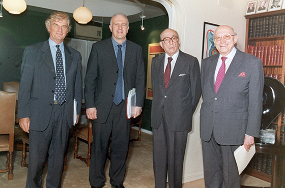 Emb. Sir Robin Christopher, D. Bill Rammell MP, Emb. Carlos Manuel Muñiz y Emb. Vicente Berasategui