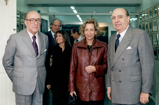 Emb. Carlos Manuel Muñiz, (atrás Sr. Ricardo Esteves y Sra. y Dr. Jorge A. Aja Espil), Da. Marta Canessa de Sanguinetti y D. Julio María Sanguinetti