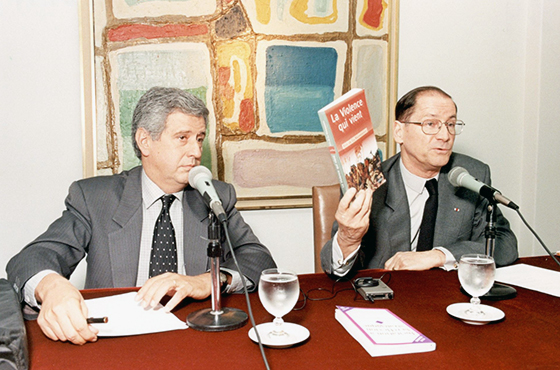 Dr. Ángel Tello y General de División Eric Pougin de La Maisonneuve