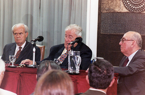 Dr. Eduardo A. Roca,Emb. Vernon A. Walters y Emb. Carlos Manuel Muñiz
