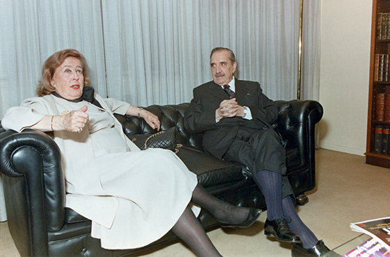 Sra. China Zorrilla y Dr. Raúl Alfonsín